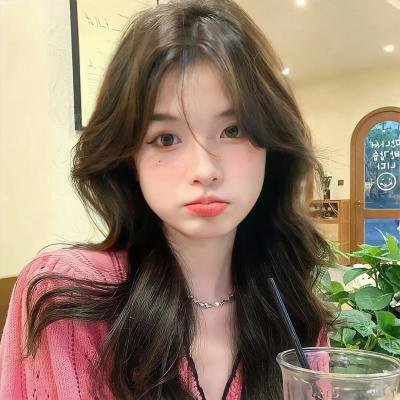 照片里的伴娘